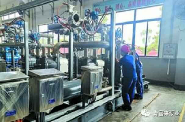 爱游戏网页版-爱游戏(中国)生产线员工正在组装化工成套机组